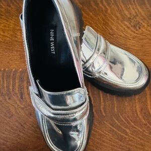 Nine West Silver Metallic Flats with Loafer Design new sexy, cool